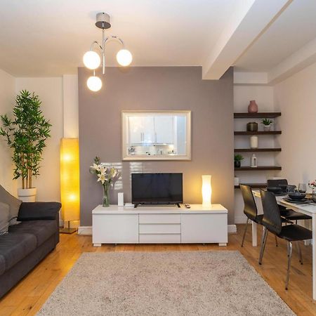 Location! 2 Bed/2Bath - Pro Host Apartment ลอนดอน ภายนอก รูปภาพ
