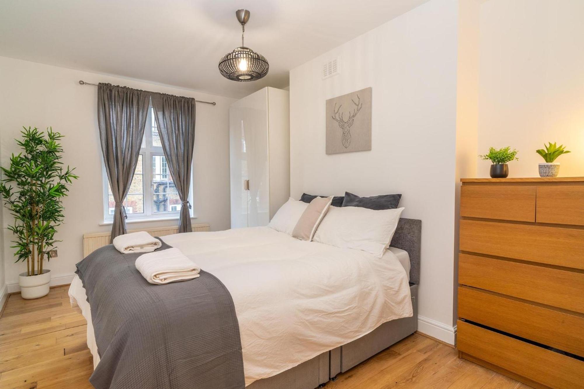 Location! 2 Bed/2Bath - Pro Host Apartment ลอนดอน ภายนอก รูปภาพ