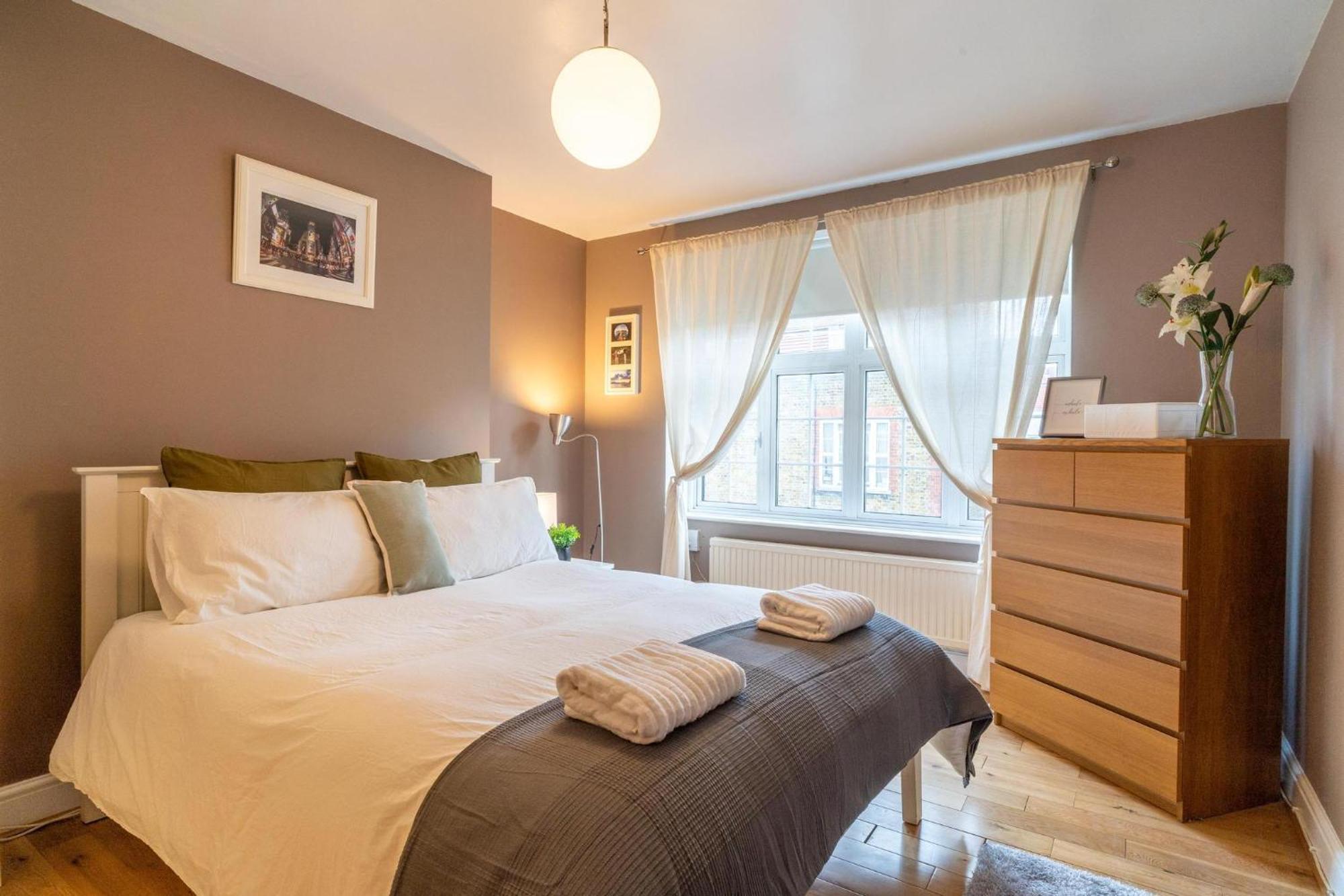 Location! 2 Bed/2Bath - Pro Host Apartment ลอนดอน ภายนอก รูปภาพ