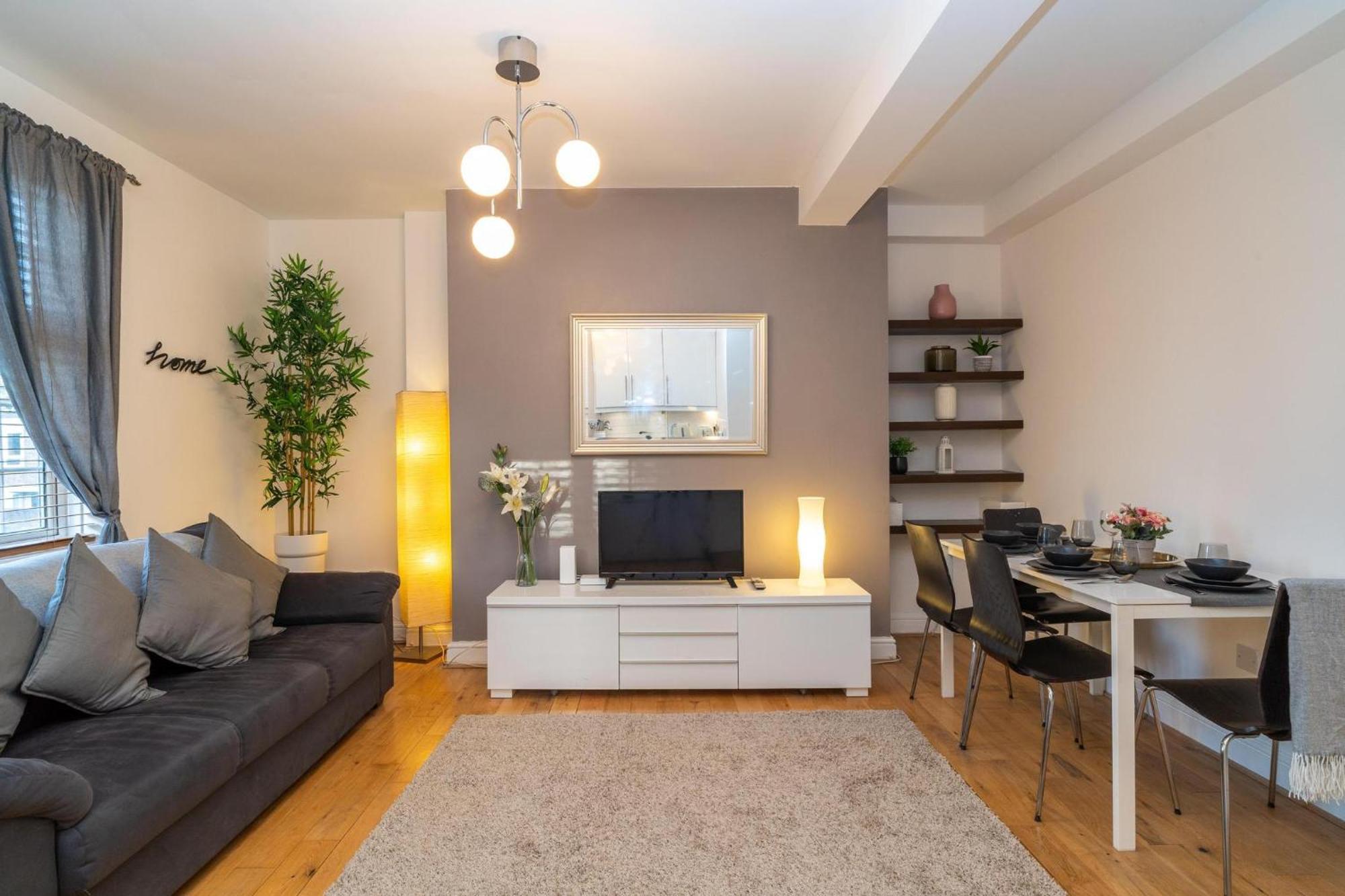 Location! 2 Bed/2Bath - Pro Host Apartment ลอนดอน ภายนอก รูปภาพ