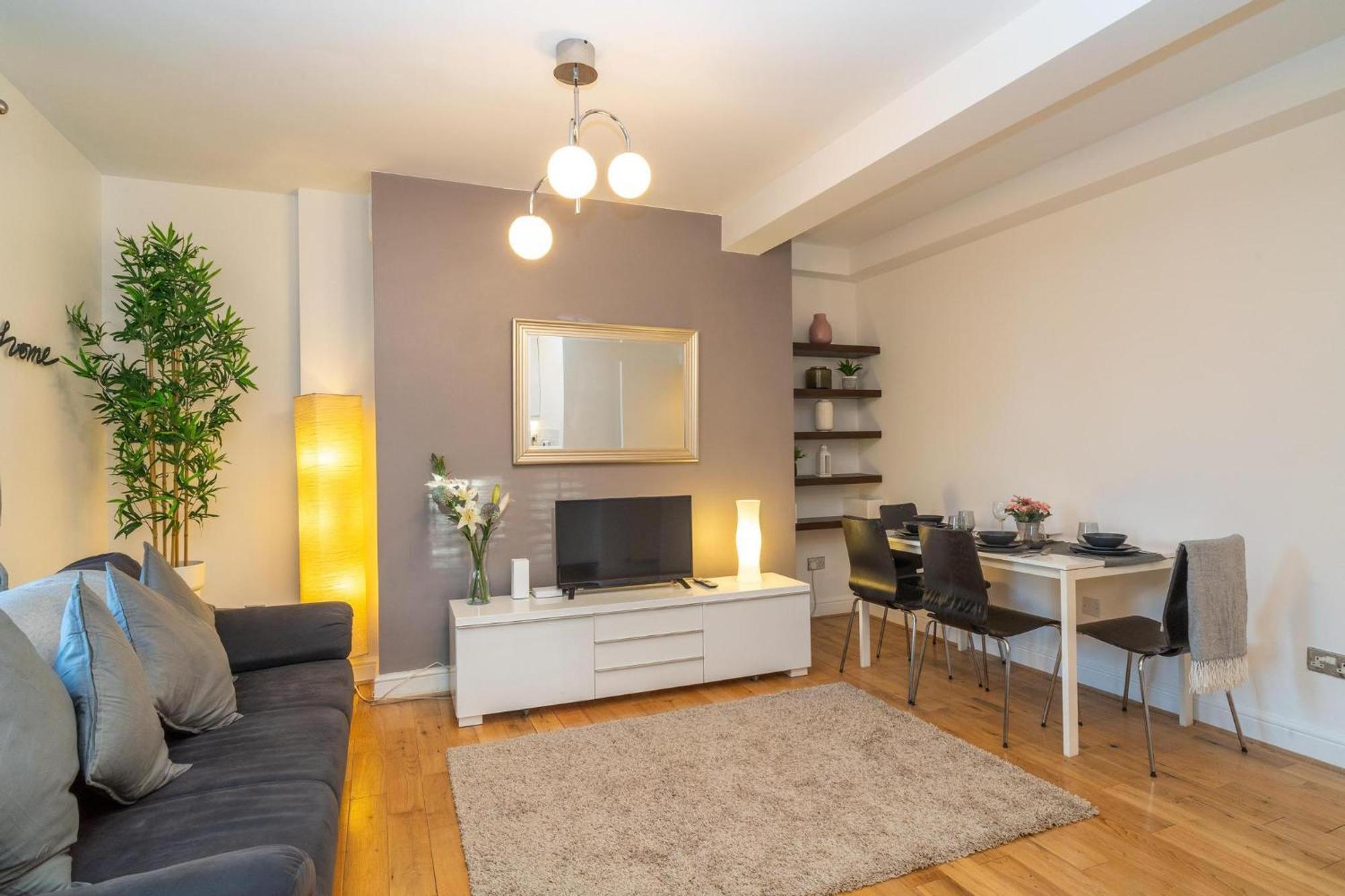 Location! 2 Bed/2Bath - Pro Host Apartment ลอนดอน ภายนอก รูปภาพ