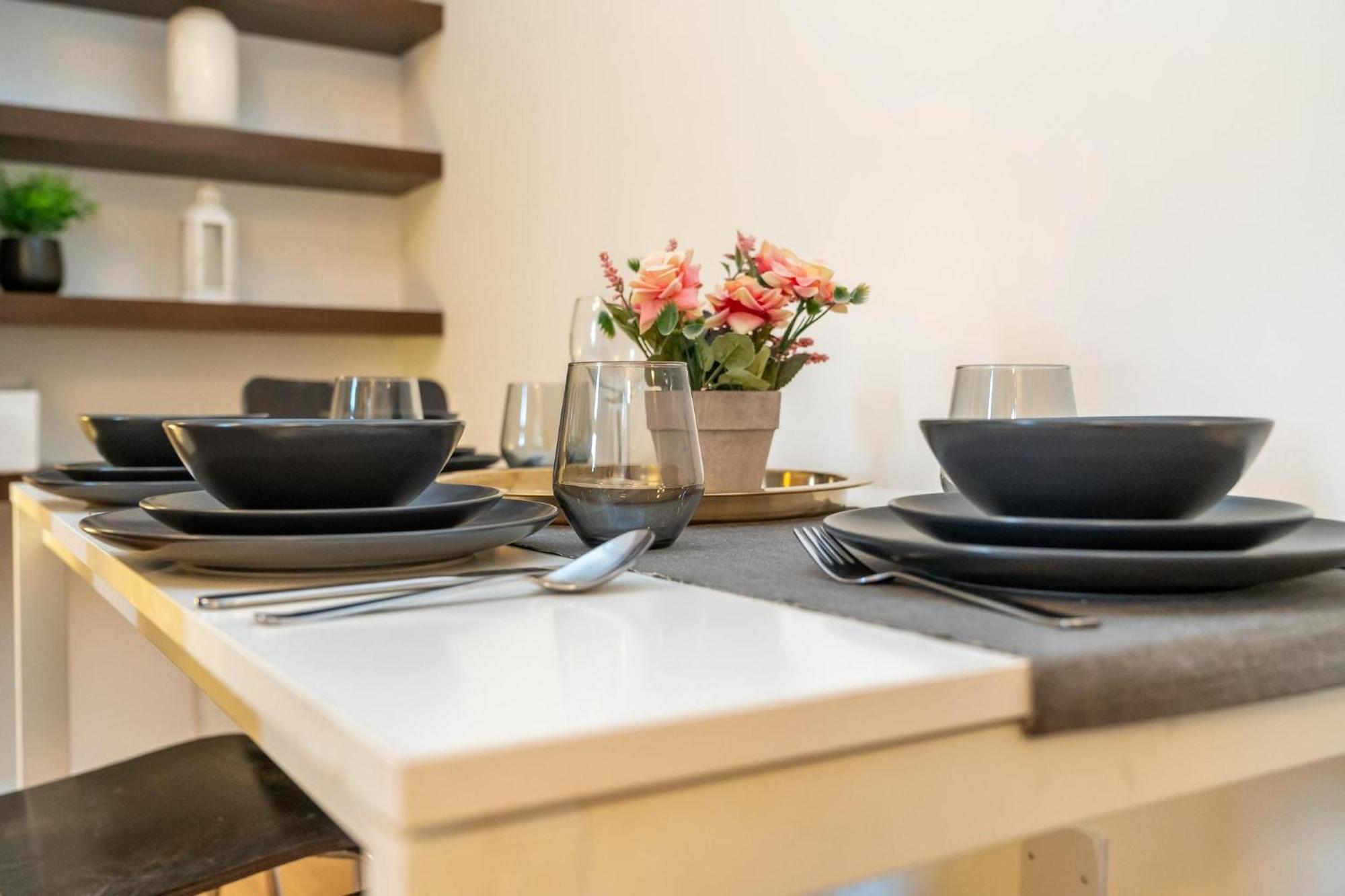 Location! 2 Bed/2Bath - Pro Host Apartment ลอนดอน ภายนอก รูปภาพ